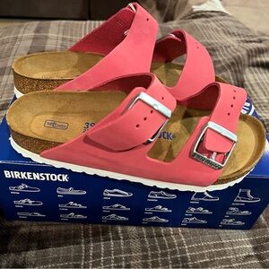 BNIB Birkenstock Arizona Soft Footbed in Fuscia Tulip size 39 (8.5-9) women’s